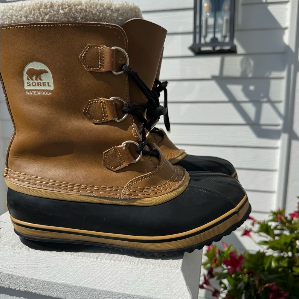 Sorel Caribou Men’s Tan and Black Winter Boots 7